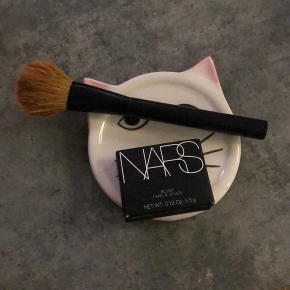 nars blush brush
